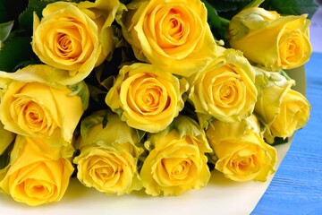 Beautiful bouquet of yellow roses close up, selective focus. Heads of blossom flowers. Flowers background, soft focus 
