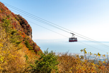 長崎県雲仙市　雲仙仁田峠の紅葉とロープウェイ