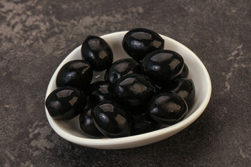 Black olives in the bowl