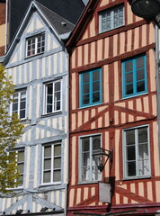 Fototapeta na wymiar Ville de Rouen, maisons à colombages du quartier historique, département de Seine-Maritime, France