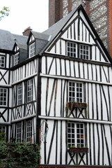 Ville de Rouen, maison à colombages, façade blanche, département de Seine-Maritime, France