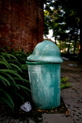 Naklejka premium garbage bin in the park