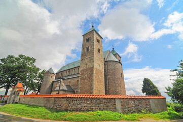 Fototapeta premium Romańska Archikolegiata NMP i św. Aleksego w Tumie pod Łęczycą, Polska