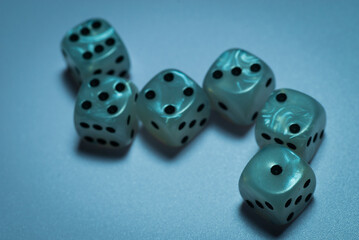 six dice indicate one to six on a light background