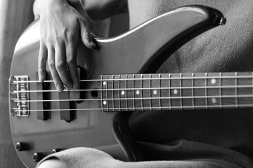 Naklejka premium person playing guitar