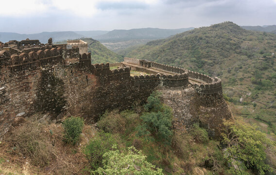 The Great Wall of India is called the fortress walls of Kumbalgarh Fort, India