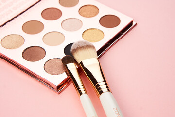 eyeshadow makeup brushes collection professional cosmetics accessories on pink background - obrazy, fototapety, plakaty
