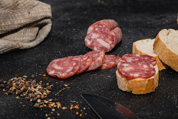 salame de la colonia tipo casero sin cascara con especies pimienta pan sobre madera  cordoba argentina