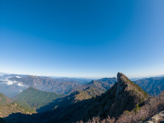 石鎚山山頂(弥山)から天狗岳を撮影