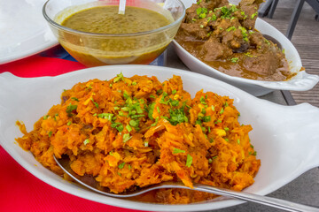 Spécialités culinaires réunionnaises, rougail de morue, cabri massalé et lentilles de Cilaos 