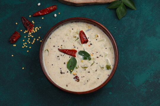 Raw pappaya or fresh green pappaya