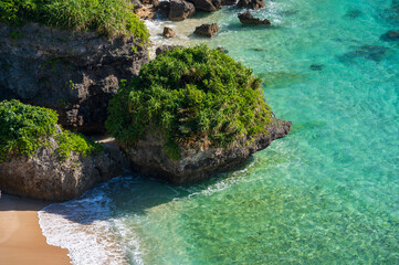 沖縄の絶壁からの海