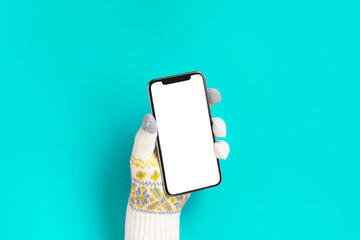 Winter Smartphone Material Blank Screen The Person Wearing Gloves Has A Smartphone 冬のスマホ素材 ブランク画面 手袋をした人がスマホを持つ Wall Mural Kana Design Image