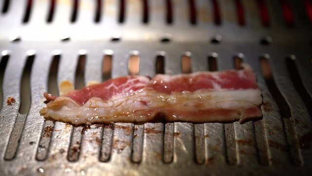 Close-up video of Japanese yakiniku being cooked on the grill