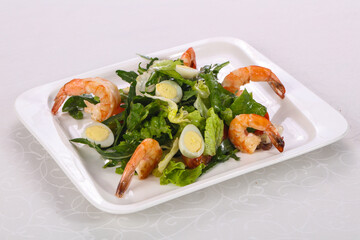 Salad with prawn, rocket and eggs