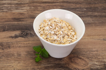 Raw oats in the bowl