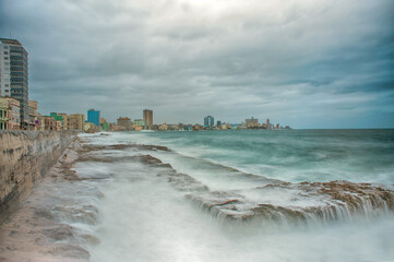 Havana boardwalk and moving waves - 393793302