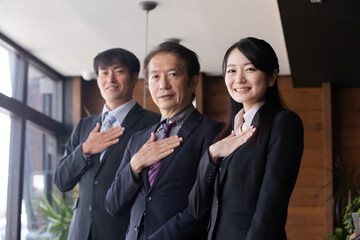 オフィスにいるビジネスパーソン
