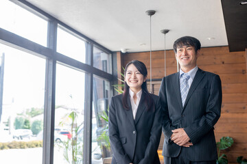 男女のビジネスパーソン
