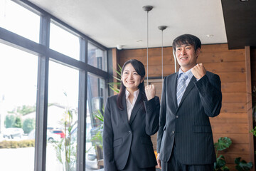 男女のビジネスパーソン
