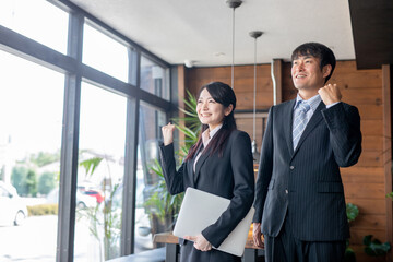 男女のビジネスパーソン
