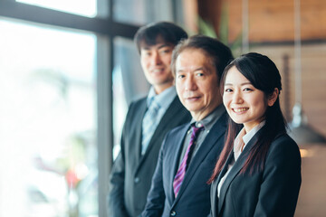 オフィスにいるビジネスパーソン
