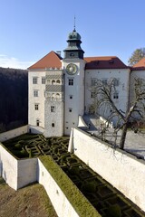 Zamek Królewski Pieskowa Skała na szlaku Orlich Gniazd w Małopolsce © Albin Marciniak