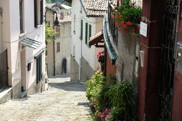 Fototapeta na wymiar Il centro storico di Brunate in provincia di Como, Lombardia, Italia.