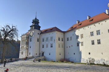 Zamek Królewski Pieskowa Skała na szlaku Orlich Gniazd w Małopolsce © Albin Marciniak