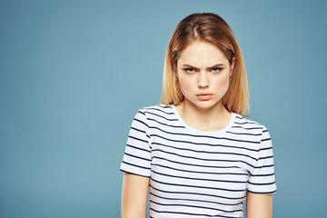 Obraz premium Blonde girl in striped t-shirt lifestyle blue background fun 