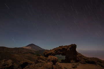 Fototapeta na wymiar night view of a mountain and photography long exposure
