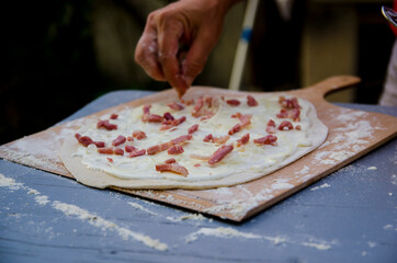 Flammkuchen belegen