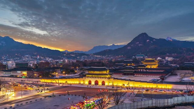 Time lapse 4k Sunset of Gyeongbukgung palace at night in seoul city south,korea