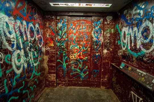 Ascensor apocal&iacute;ptico