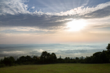 Panorama sur la valée de la Seine à Vironvay au lever de soleil