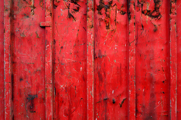 Detail von rotem Container mit abgenutzter Oberfläche - Symbolbild für die Farbe Rot - Stockfoto