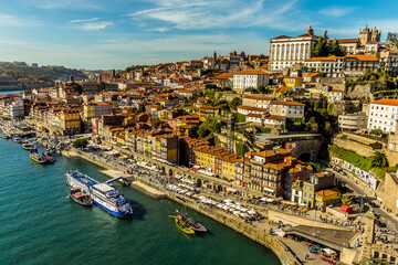 Fototapeta na wymiar The shoreline of the Douro river in the old quarter of Porto, Portugal on a sunny afternoon