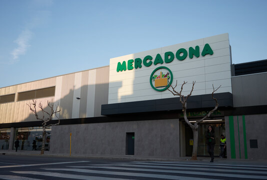 Mercadona is a Spanish family-owned supermarket chain with locations in 46 provinces of 17 autonomous communities.