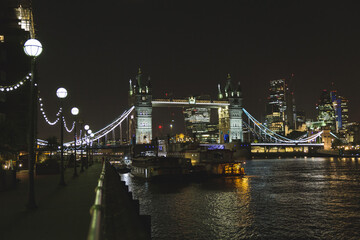 tower bridge in London at night