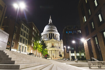 Fototapeta na wymiar st pauls cathedral and night London, UK