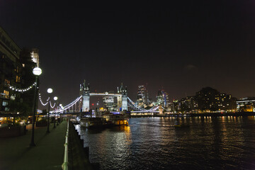 Fototapeta na wymiar tower bridge at night in London, UK