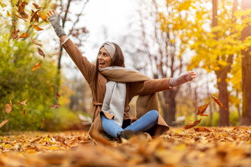 Portrait of smiling young woman in a park in autumn
