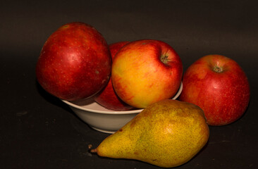 apples in a bowl