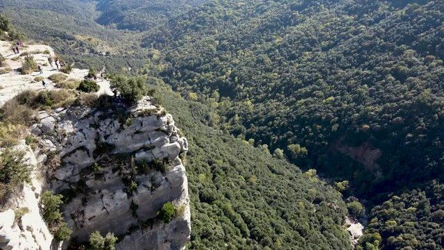 Rupit, mirador en acantilado de monta&ntilde;a
