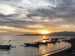 Boote im Sonnenuntergang