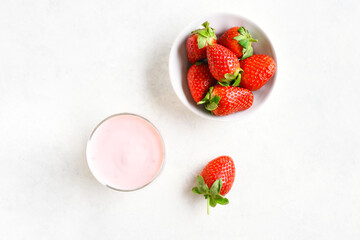 Strawberry yogurt with fresh berries