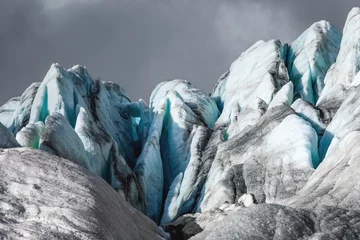 Crédence de cuisine en verre imprimé Reinefjorden Blue icy peaks high in the mountains. The concept of mountain climbing and extreme recreation