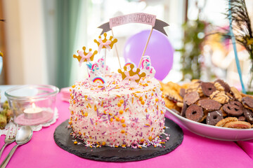 Happy Birthday - Torte zum Kindergeburtstag