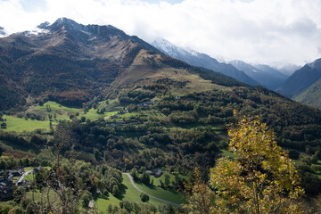 Fototapeta na wymiar Peaceful autumn Pyrenees mountains view.