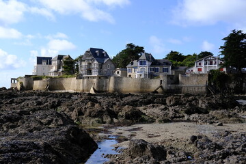Fototapeta na wymiar The fence of le Pouliguen on the coastline.